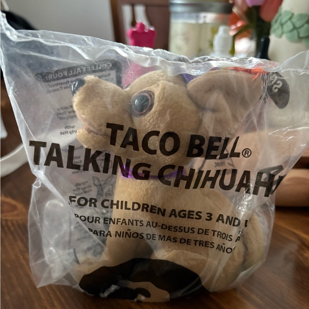 Taco Bell 2000 Happy New Year Talking Chihuahua Plush